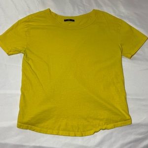 yellow short sleeve tee